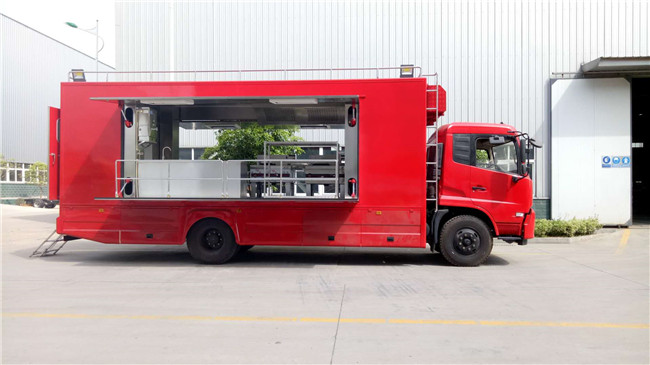 東風(fēng)天錦炊事車(chē)可供300人用餐