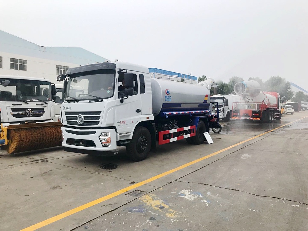 東風(fēng)專底抑塵灑水車(國(guó)五12立方/30-40米霧炮)