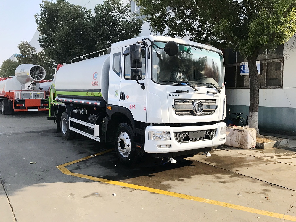 東風(fēng)D9灑水車帶霧炮機(jī)(國五13立方/30-40米霧炮)