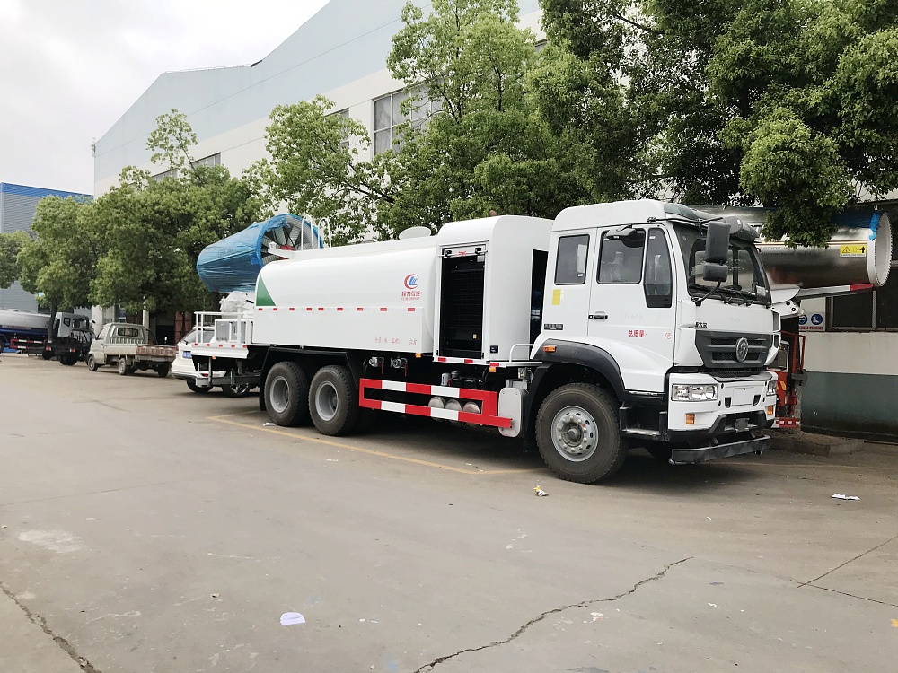 重汽斯太爾后雙橋霧炮車(國(guó)五16立方/50-120米霧炮)