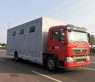 重汽豪沃移動(dòng)廁所車(chē)
